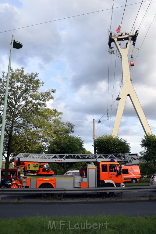 Koelner Seilbahn Gondel blieb haengen Koeln Linksrheinisch P695.JPG - Miklos Laubert